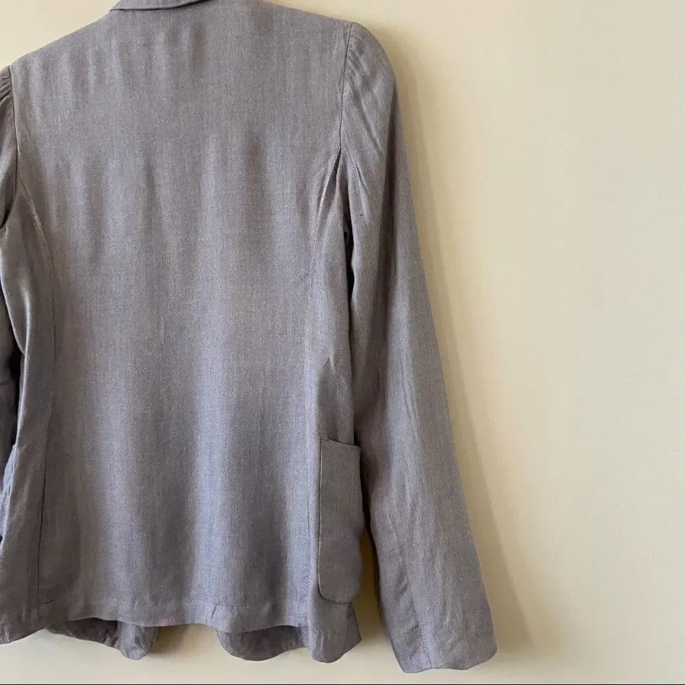 Aritzia- Light Chambray Blue Kent Lightweight Blazer - Picture 5 of 9